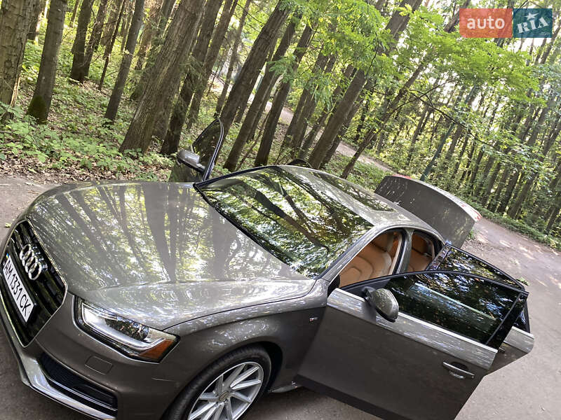 Седан Audi A4 2014 в Бердичеві