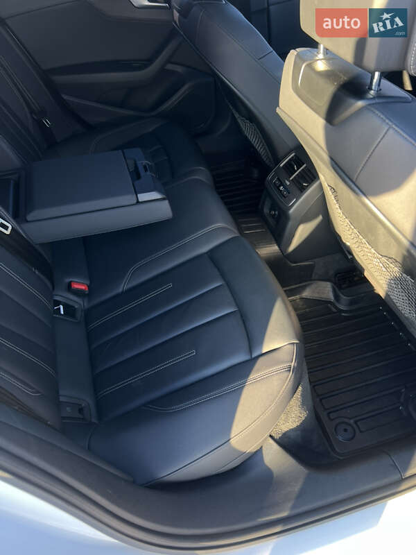 Седан Audi A4 2021 в Виннице