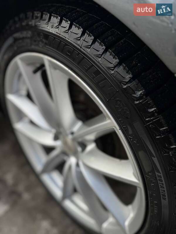 Седан Audi A4 2014 в Львове