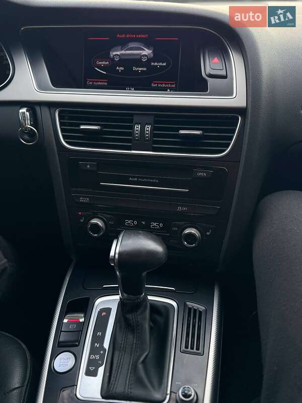 Седан Audi A4 2014 в Львове