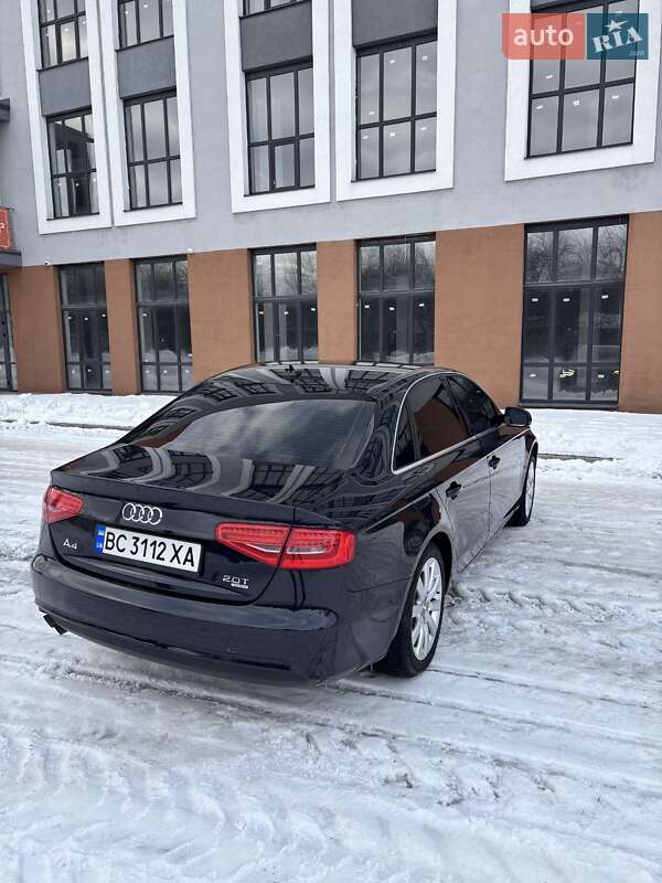 Седан Audi A4 2012 в Львове