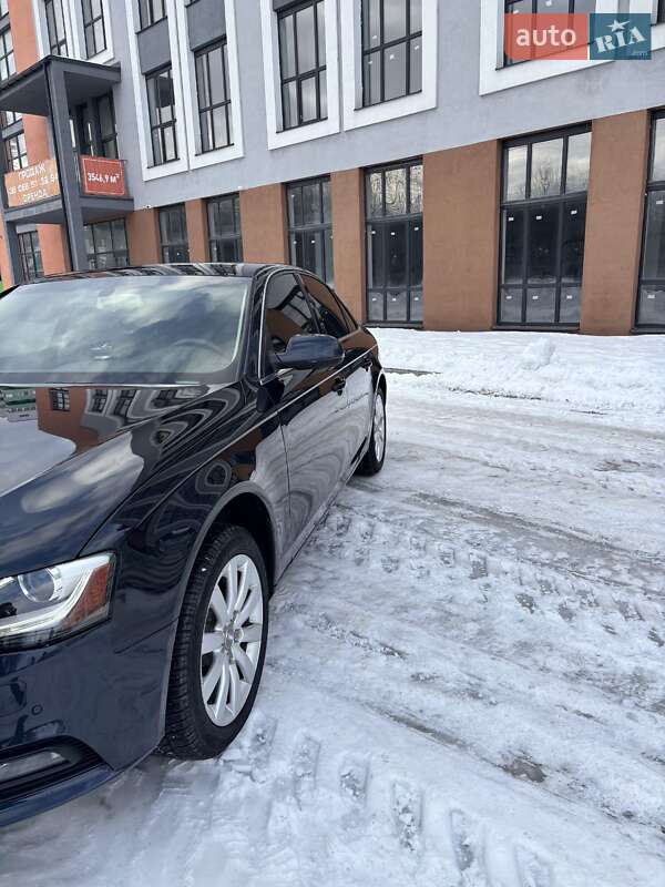 Седан Audi A4 2012 в Львове