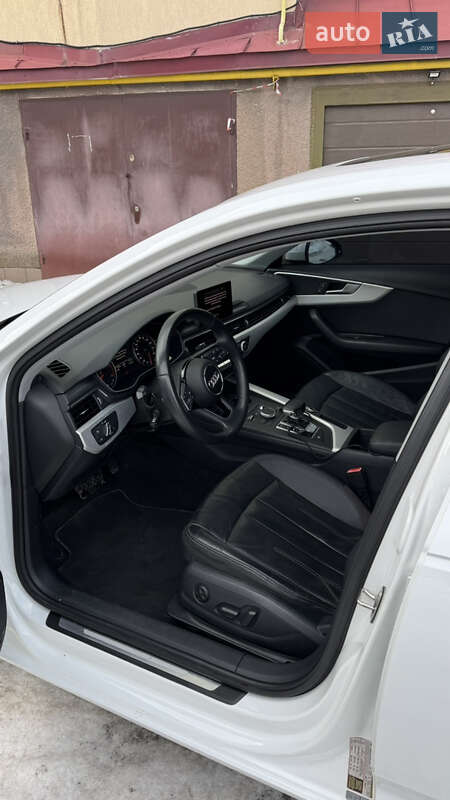 Седан Audi A4 2017 в Львові