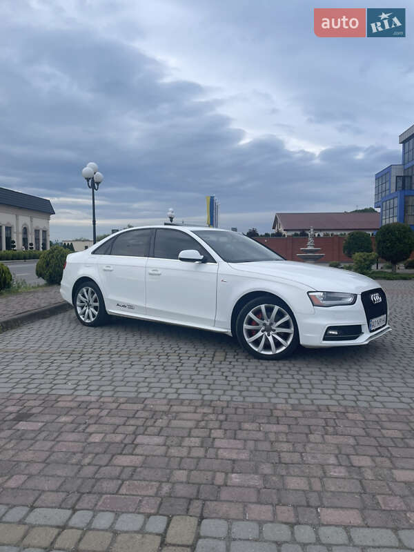 Седан Audi A4 2014 в Мукачево