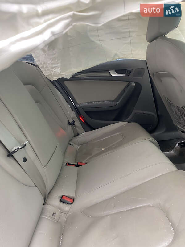 Седан Audi A4 2011 в Татарове