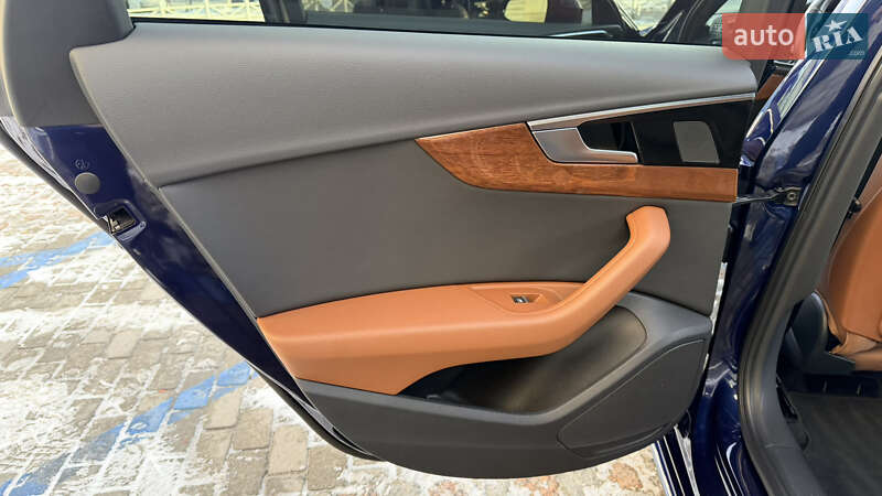 Седан Audi A4 2020 в Дніпрі