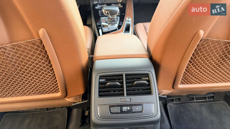 Седан Audi A4 2020 в Дніпрі