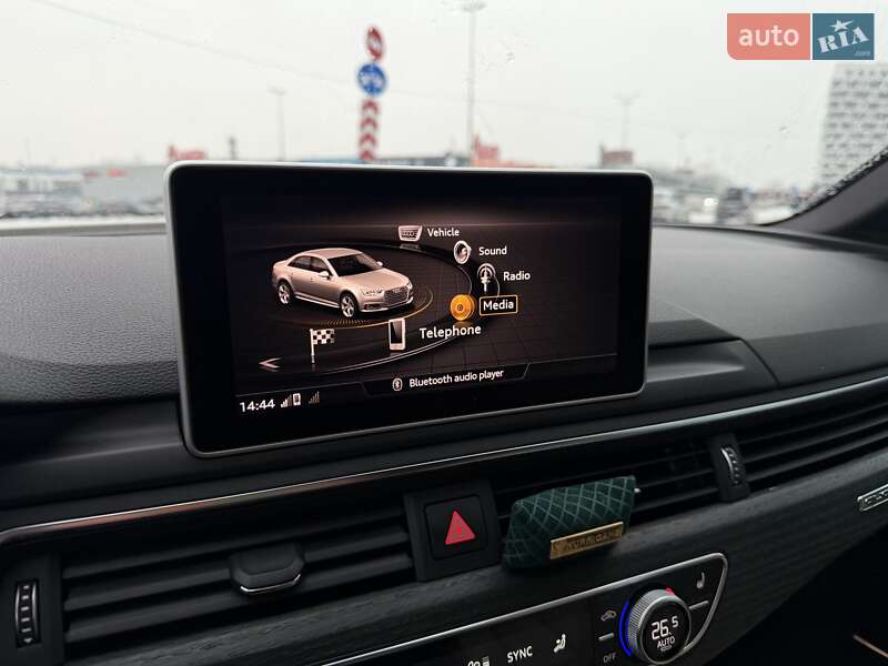 Седан Audi A4 2016 в Киеве