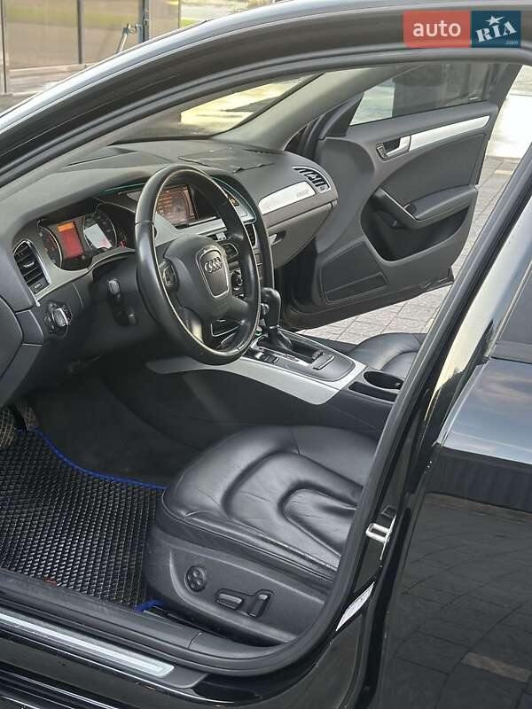 Седан Audi A4 2010 в Ужгороде