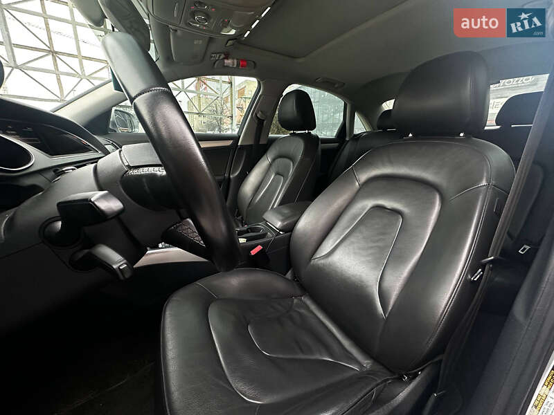 Седан Audi A4 2013 в Львове