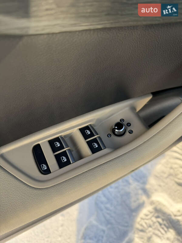 Седан Audi A4 2016 в Харкові