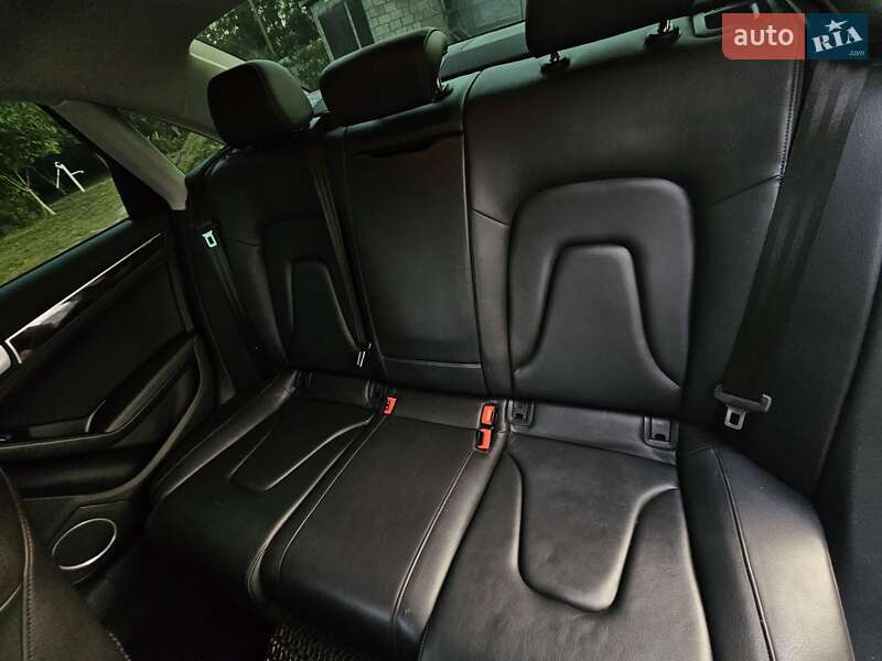 Седан Audi A4 2014 в Днепре