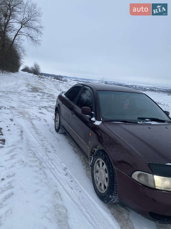 Седан Audi A4 1996 в Ровно