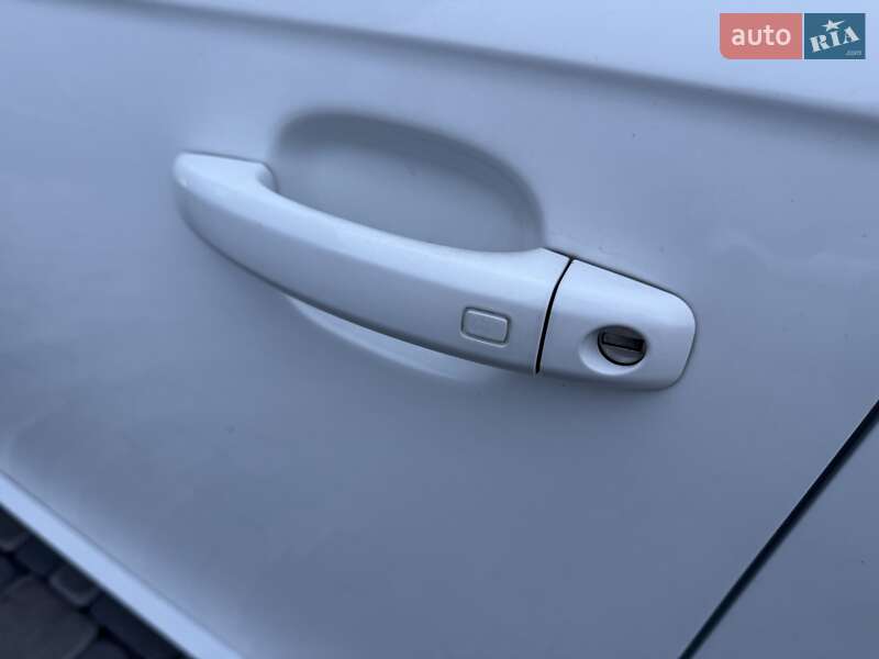 Седан Audi A4 2014 в Львові