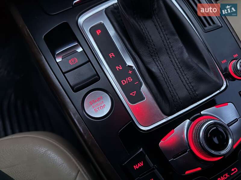 Седан Audi A4 2014 в Львові