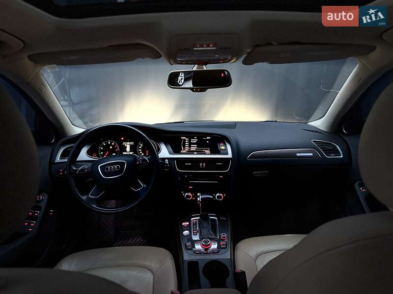Седан Audi A4 2014 в Львові