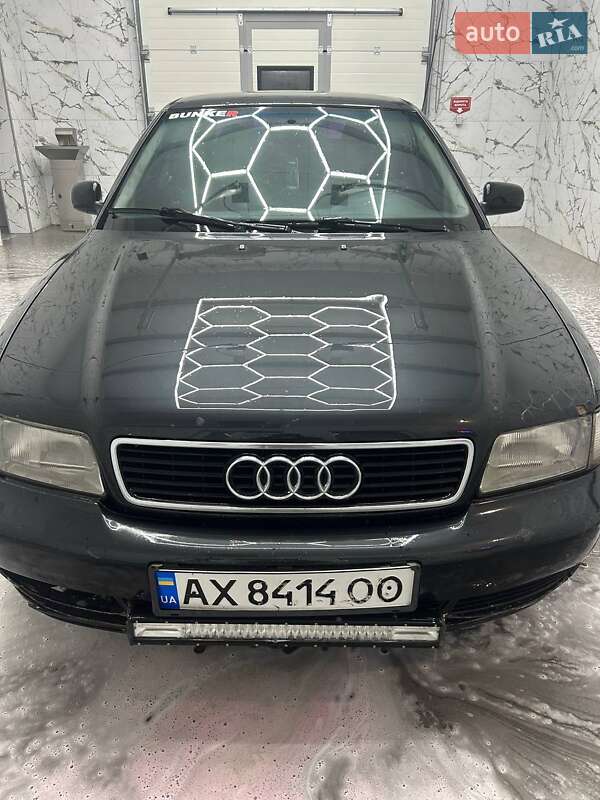 Седан Audi A4 1996 в Дергачах