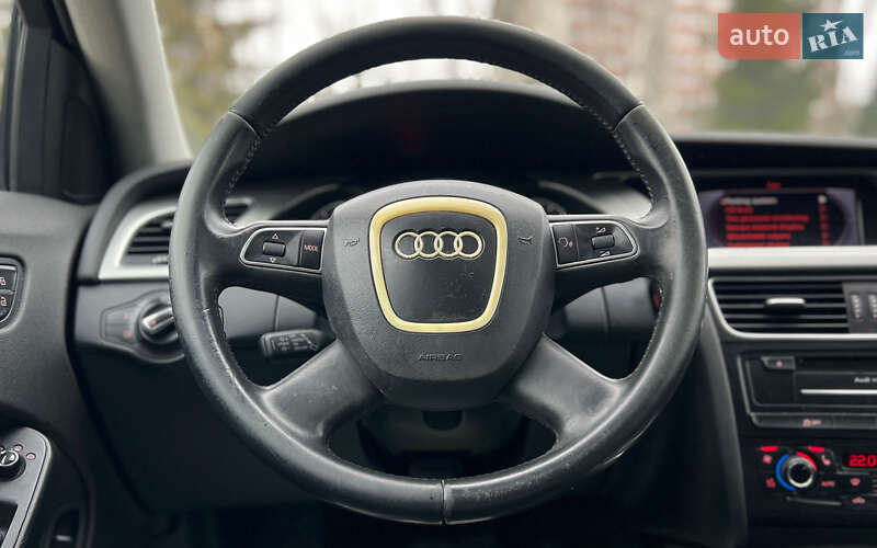 Седан Audi A4 2011 в Львове