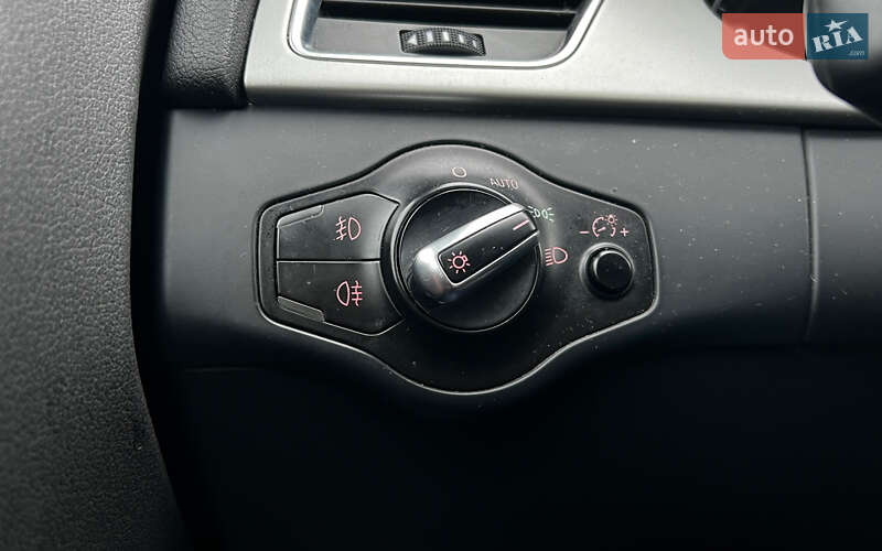 Седан Audi A4 2011 в Львове