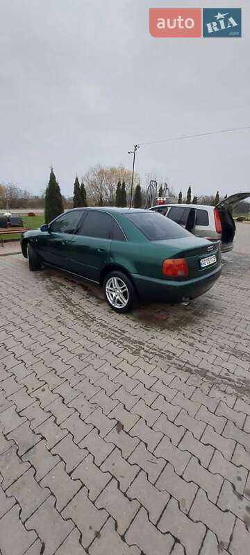 Седан Audi A4 1994 в Ужгороде