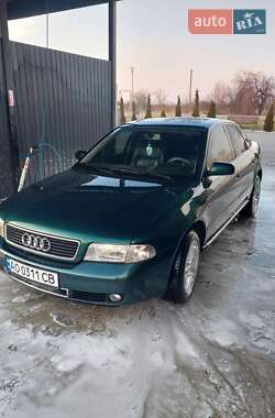 Седан Audi A4 1994 в Ужгороде
