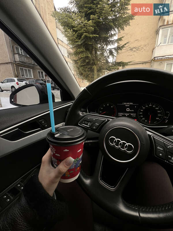 Седан Audi A4 2017 в Долині