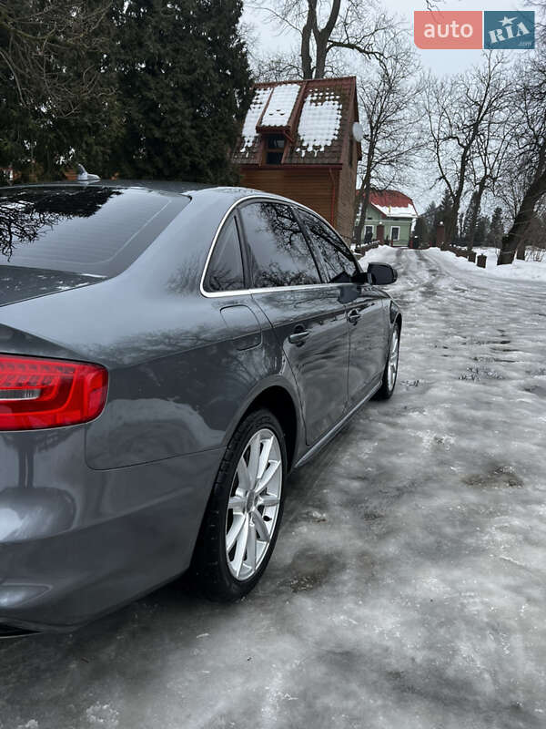 Седан Audi A4 2014 в Самборі
