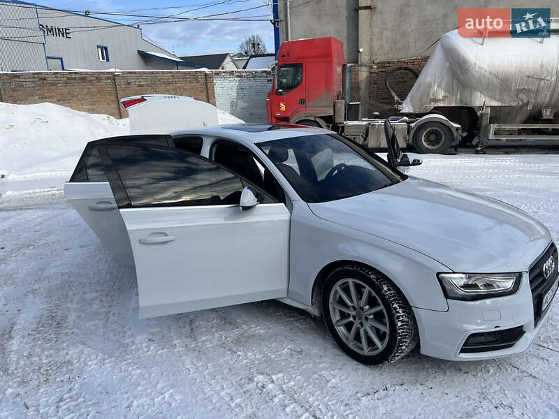 Седан Audi A4 2013 в Луцке