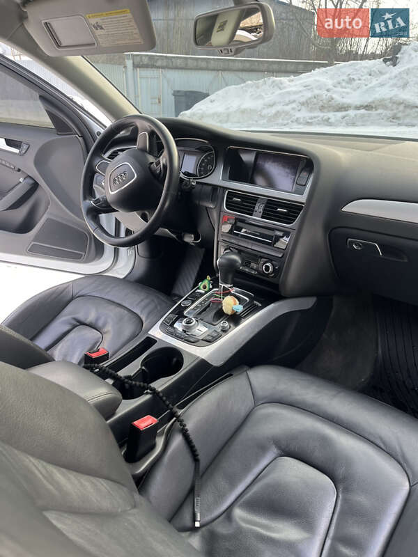 Седан Audi A4 2013 в Луцке