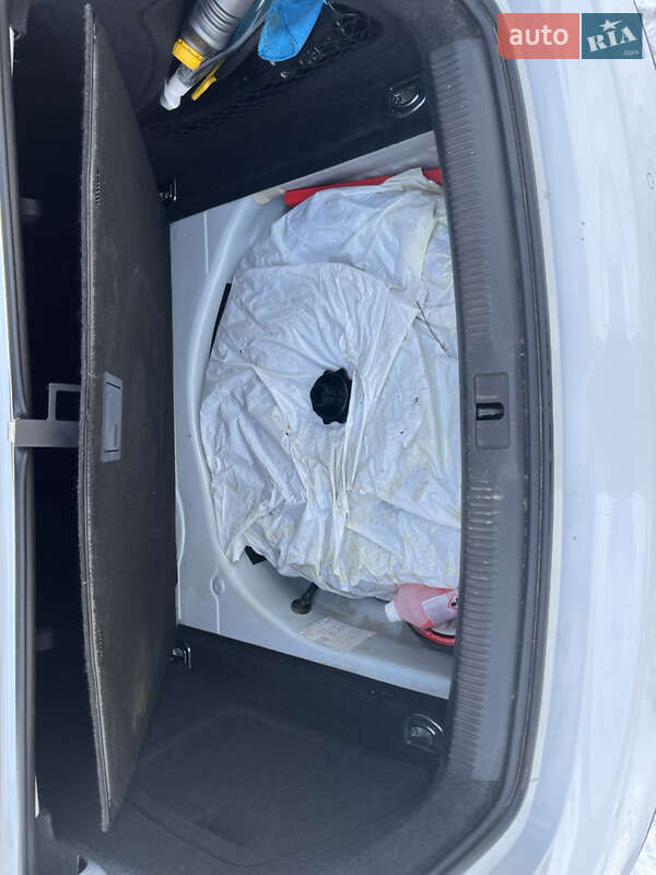 Седан Audi A4 2013 в Луцке