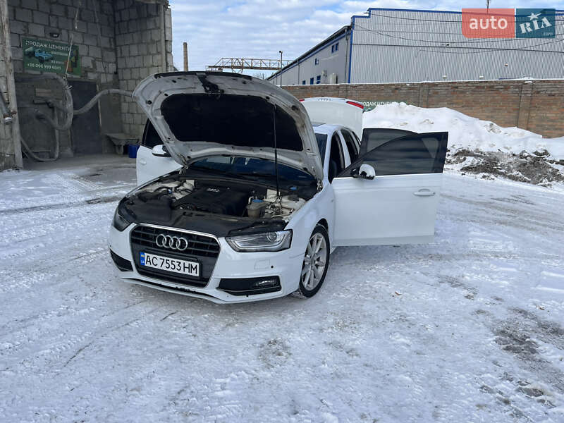 Седан Audi A4 2013 в Луцке