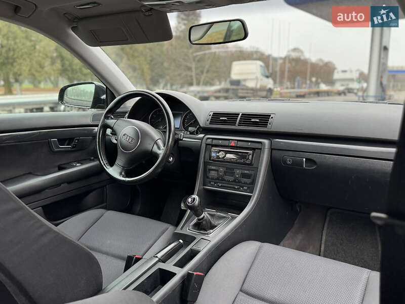 Седан Audi A4 2001 в Владимире