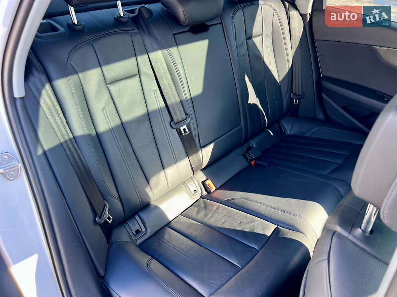 Седан Audi A4 2016 в Киеве