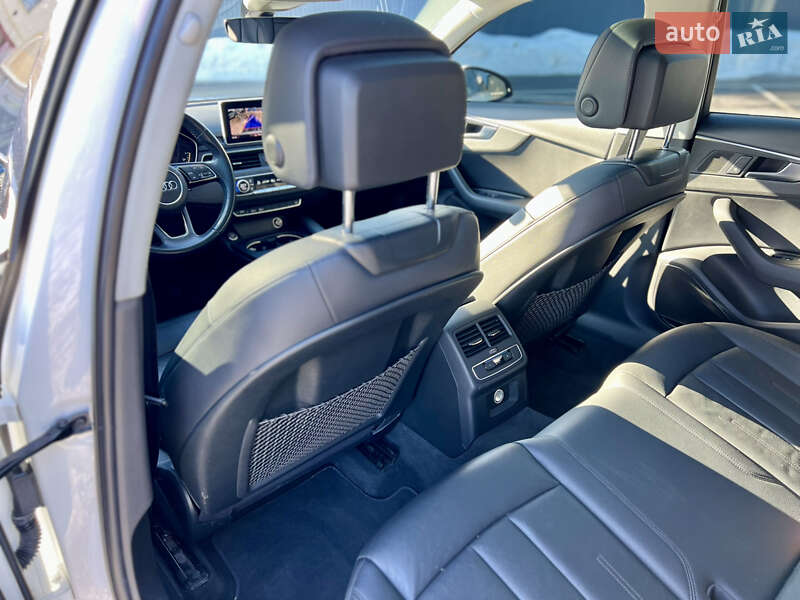Седан Audi A4 2016 в Киеве