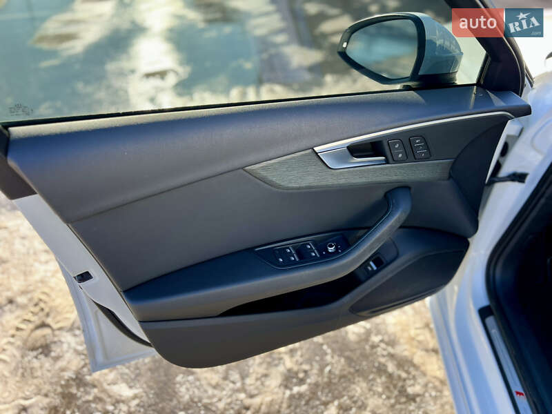 Седан Audi A4 2016 в Киеве