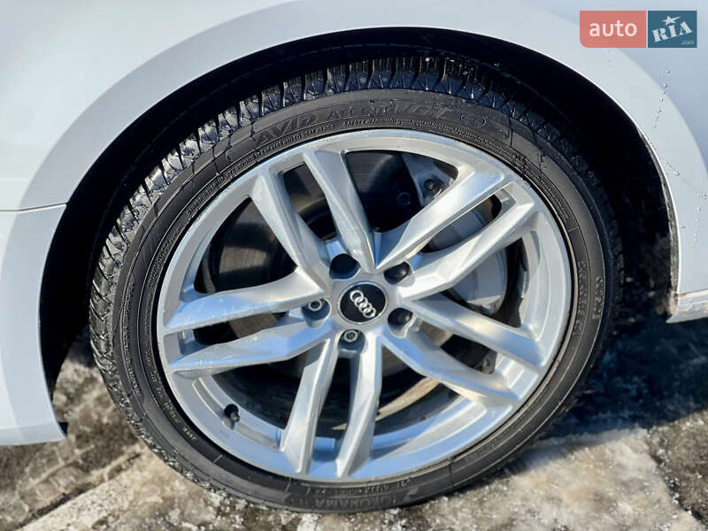 Седан Audi A4 2016 в Киеве