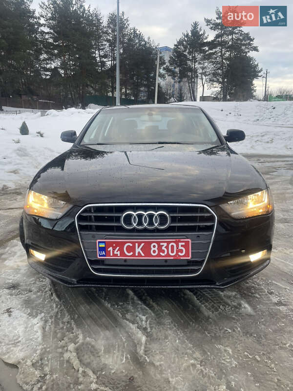 Седан Audi A4 2013 в Новояворівську