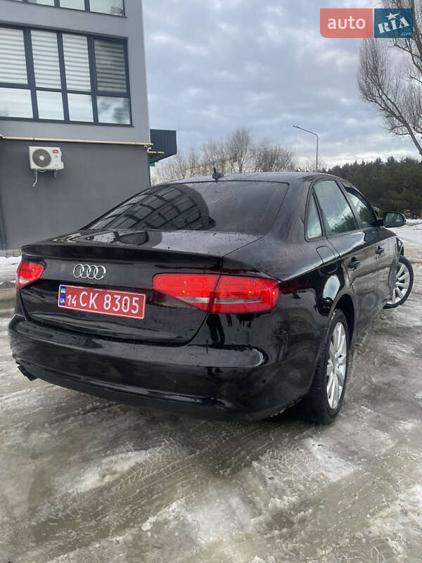 Седан Audi A4 2013 в Новояворівську