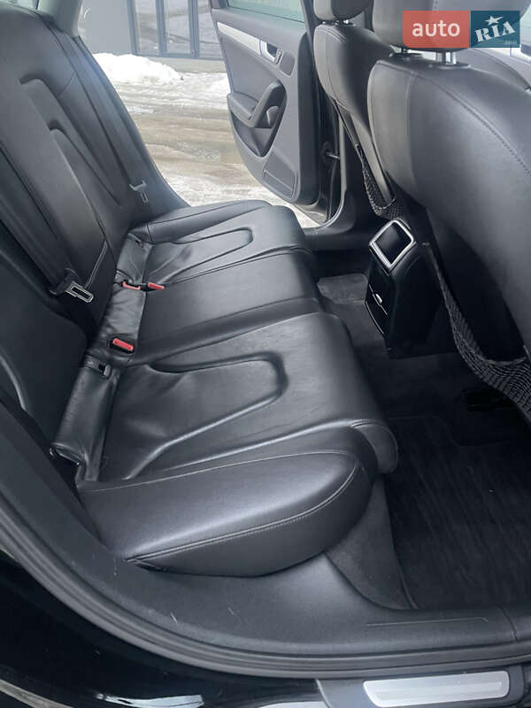 Седан Audi A4 2013 в Новояворівську