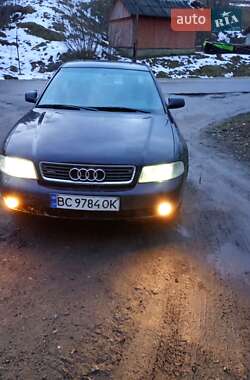 Седан Audi A4 2000 в Турці