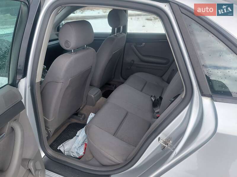Седан Audi A4 2003 в Надворной