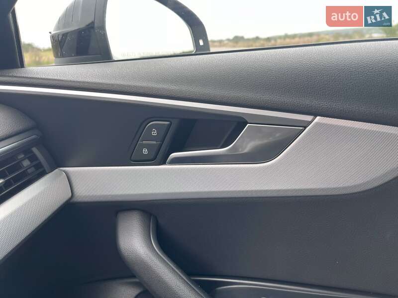 Седан Audi A4 2016 в Баре