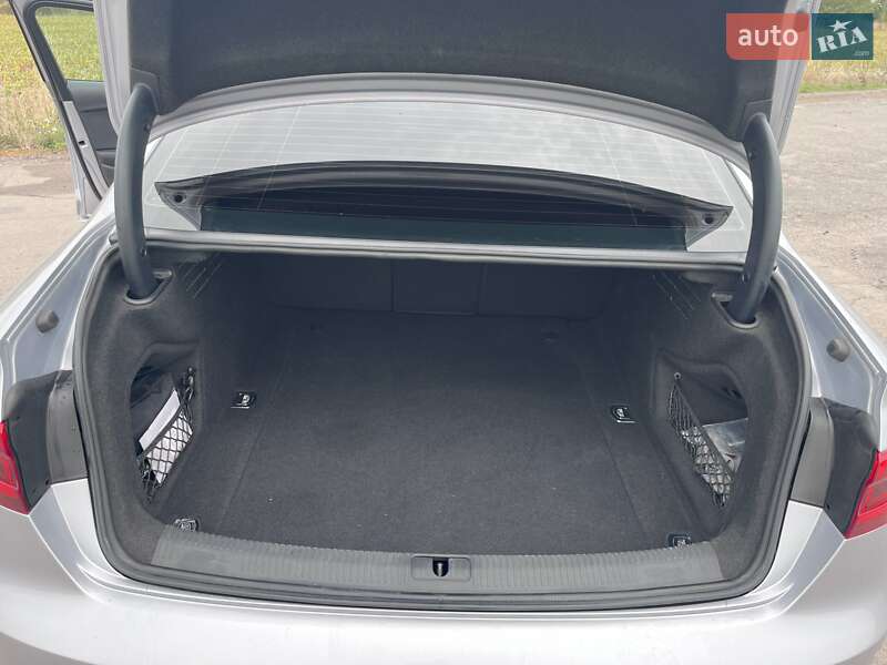 Седан Audi A4 2016 в Баре