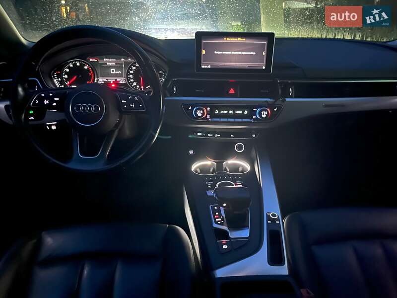 Седан Audi A4 2016 в Баре