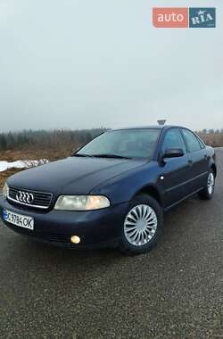 Седан Audi A4 2000 в Турці