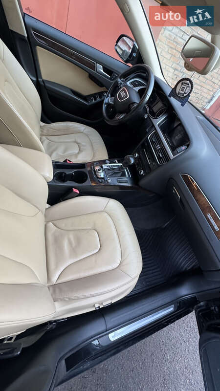 Седан Audi A4 2012 в Нововолынске