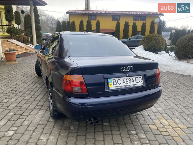 Седан Audi A4 1995 в Трускавці