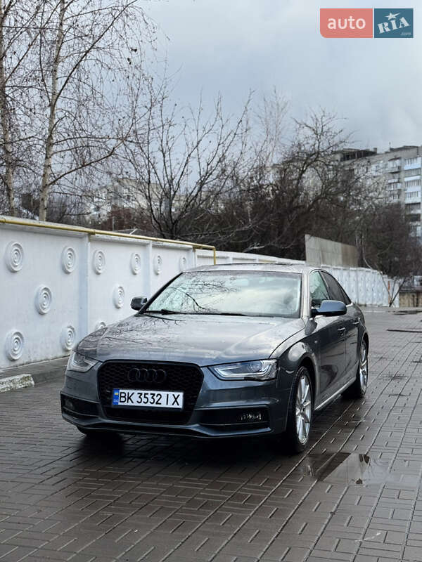 Седан Audi A4 2014 в Ровно