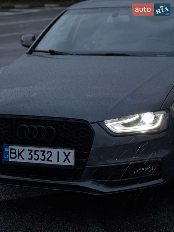 Седан Audi A4 2014 в Ровно