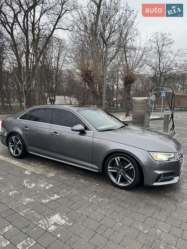 Седан Audi A4 2018 в Львове